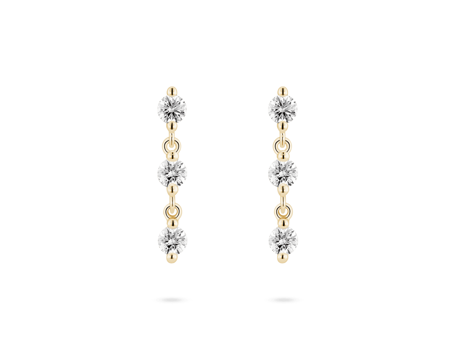 Boucles d'oreilles pendantes en diamants de qualité supérieure cultivés en laboratoire et taille brillant