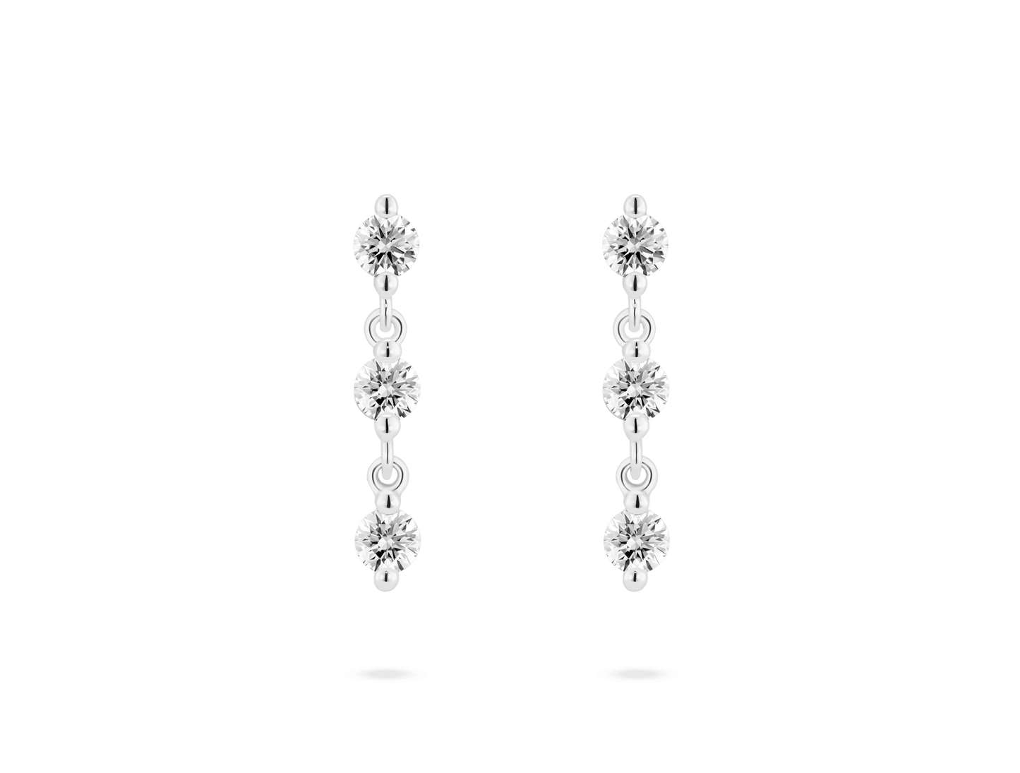 Boucles d'oreilles pendantes en diamants de qualité supérieure cultivés en laboratoire et taille brillant